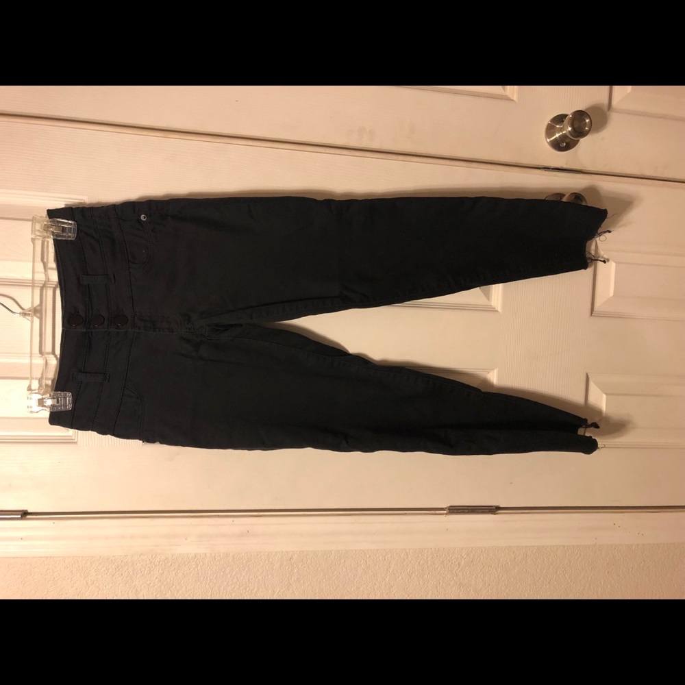 Black midi capri pant